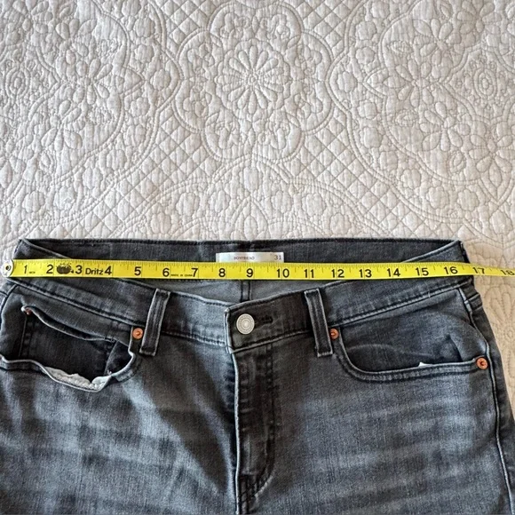 Levi's Women Capri Gray boyfriend Jeans - Picture 7 of 7